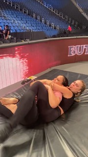 Ronda Rousey feet photo thumbnail