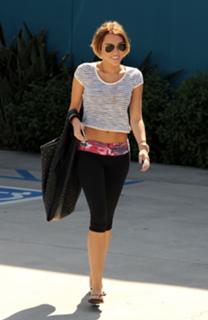 Miley Cyrus feet photo thumbnail
