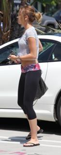 Miley Cyrus feet photo thumbnail