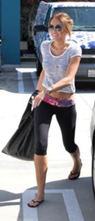 Miley Cyrus feet photo thumbnail