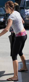 Miley Cyrus feet photo thumbnail