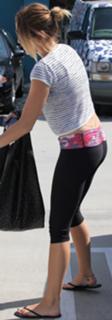 Miley Cyrus feet photo thumbnail