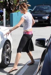 Miley Cyrus feet photo thumbnail