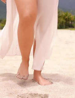 Carla Diaz feet photo thumbnail