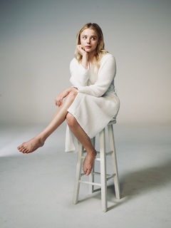 Chloë Grace Moretz feet photo thumbnail