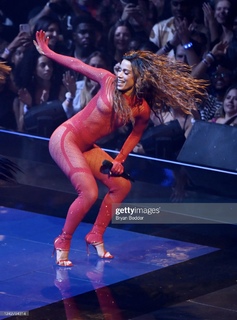 Anitta feet photo thumbnail