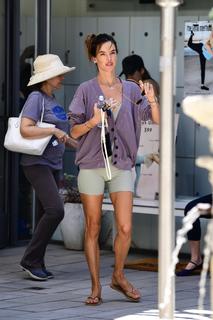 Alessandra Ambrosio feet photo thumbnail