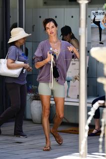 Alessandra Ambrosio feet photo thumbnail