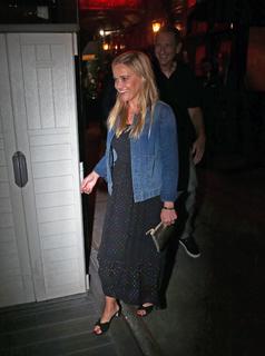 Reese Witherspoon feet photo thumbnail