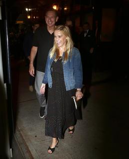 Reese Witherspoon feet photo thumbnail