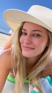 Justine Ezarik feet photo thumbnail