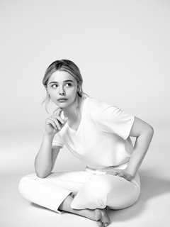 Chloë Grace Moretz feet photo thumbnail