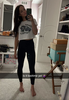 Brittney Smith feet photo thumbnail