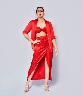 Huma Qureshi feet photo thumbnail