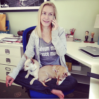Angela Kinsey feet photo thumbnail