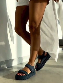 Carolina Ardohain feet photo thumbnail