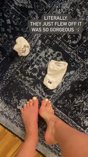 Katrina Bowden feet photo thumbnail