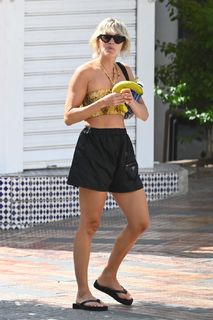 Ashley Roberts feet photo thumbnail