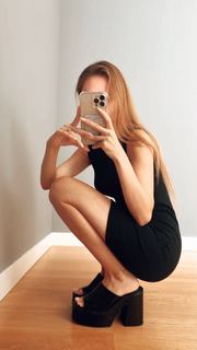Duygu Özaslan feet photo thumbnail