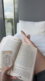 Duygu Özaslan feet photo thumbnail