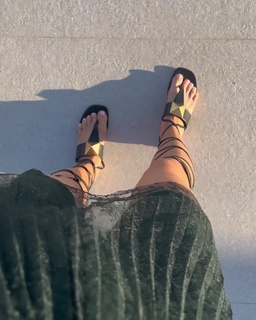Marina Ruy Barbosa feet photo thumbnail