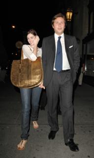 Anne Hathaway feet photo thumbnail