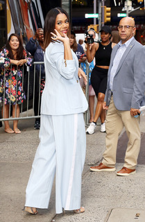 Regina Hall feet photo thumbnail