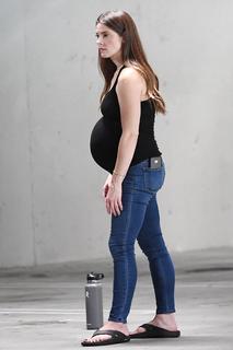 Ashley Greene feet photo thumbnail