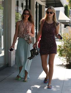 Jessica Alba feet photo thumbnail