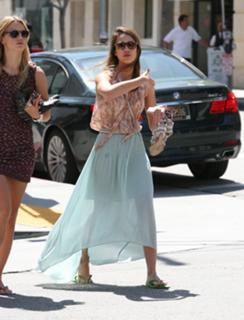 Jessica Alba feet photo thumbnail