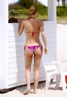 Michelle Hunziker feet photo thumbnail