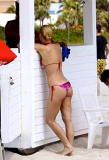 Michelle Hunziker feet photo thumbnail