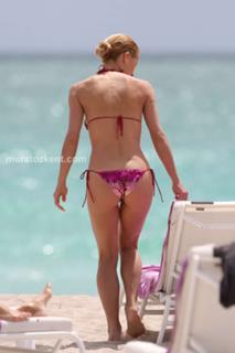 Michelle Hunziker feet photo thumbnail