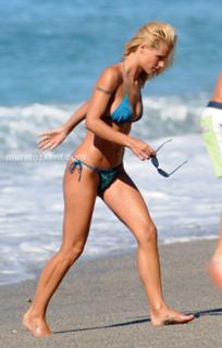 Michelle Hunziker feet photo thumbnail