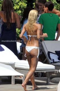 Michelle Hunziker feet photo thumbnail