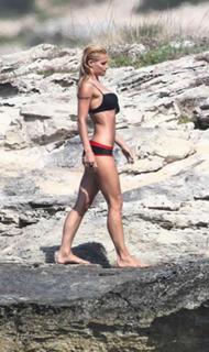 Michelle Hunziker feet photo thumbnail