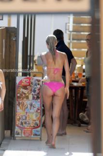 Michelle Hunziker feet photo thumbnail