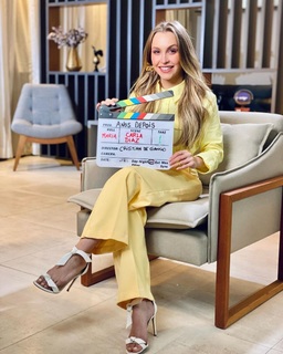 Carla Diaz feet photo thumbnail