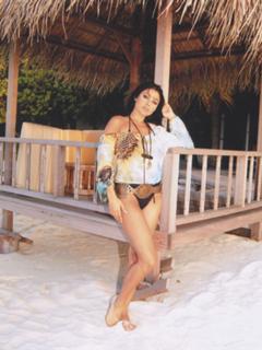 Haifa Wehbe feet photo thumbnail
