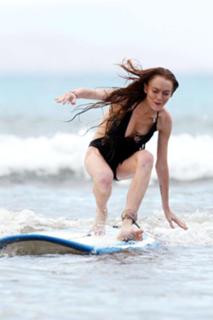 Lindsay Lohan feet photo thumbnail