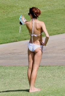 Lindsay Lohan feet photo thumbnail