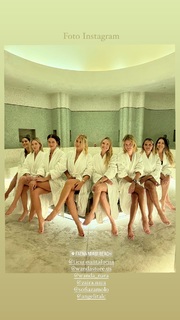 Wanda Nara feet photo thumbnail