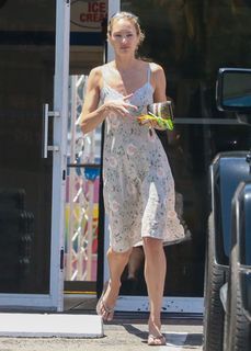 Candice Swanepoel feet photo thumbnail