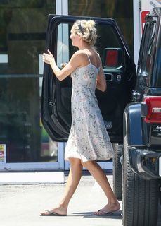 Candice Swanepoel feet photo thumbnail