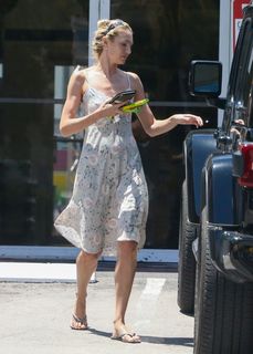 Candice Swanepoel feet photo thumbnail