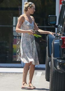 Candice Swanepoel feet photo thumbnail