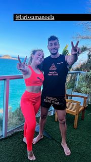 Larissa Manoela feet photo thumbnail