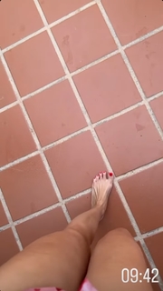 Daniela Katzenberger feet photo thumbnail