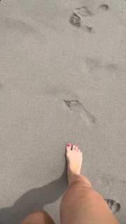 Daniela Katzenberger feet photo thumbnail