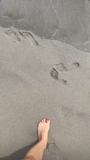Daniela Katzenberger feet photo thumbnail